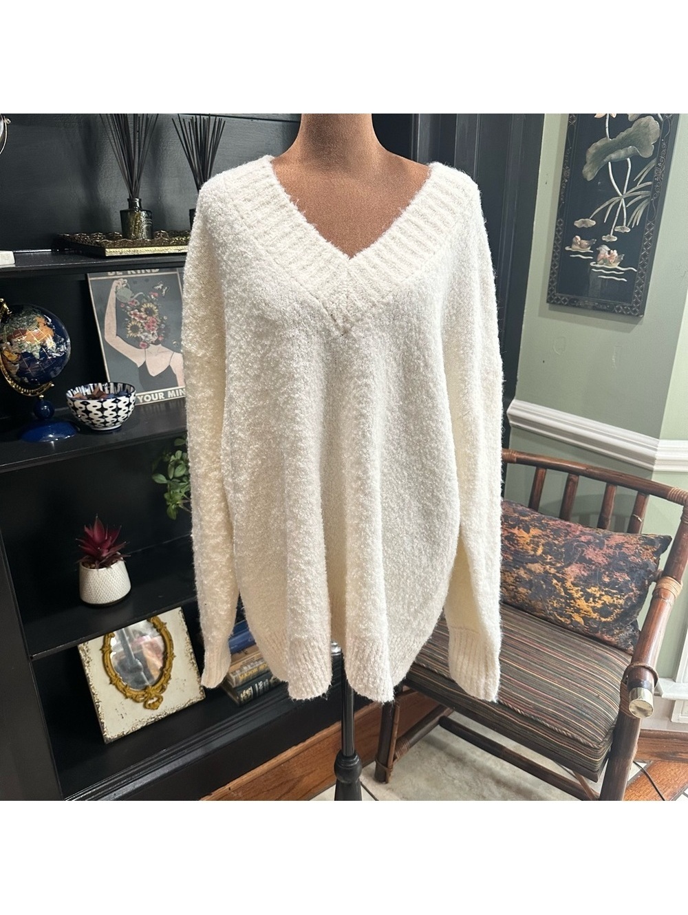 Aerie Teddy V-Neck Bouclé Sweater – Size Large – Cozy Texture & Relaxed Fit
